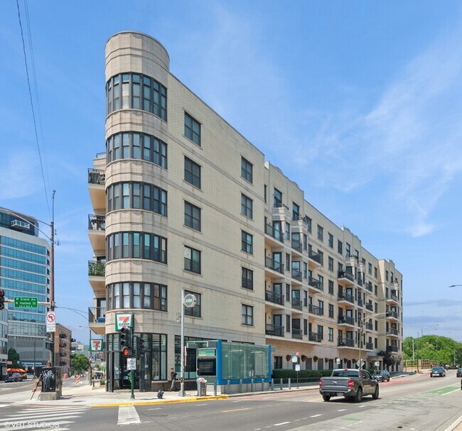 Primary Photo - 520 N Halsted St