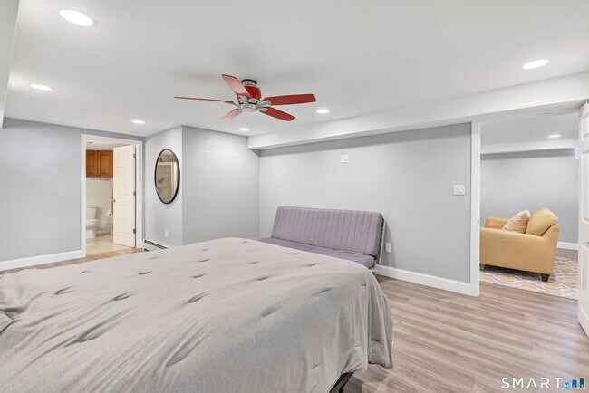 Building Photo - 150 Stiles St