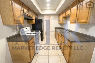 Building Photo - 2Bed/1.5Bath Ground Floor Townhouse at Glendale Ave/27th Ave! Ready for Immediate Move-In! -- GAR...