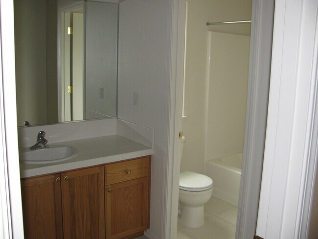 Building Photo - 16811 NW Greyhawk Dr