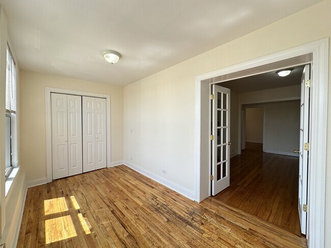 Building Photo - 347 Park Ave