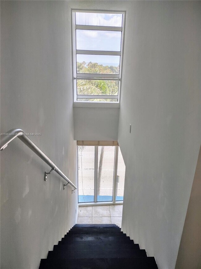 Building Photo - 7600 Collins Ave