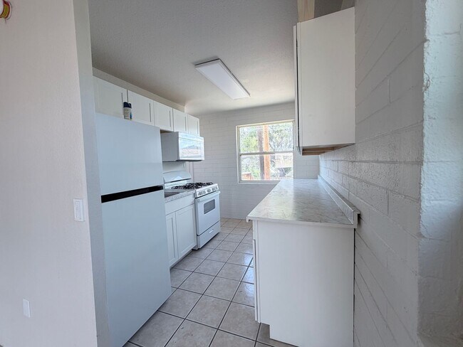 Building Photo - NEWLY REMODELED 2BR/1BA 610 sq.ft. rental in Bisbee, AZ