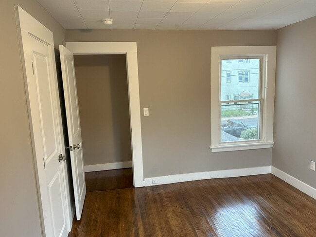 Building Photo - Fully Remodeled 3 Bedroom Single Family Home