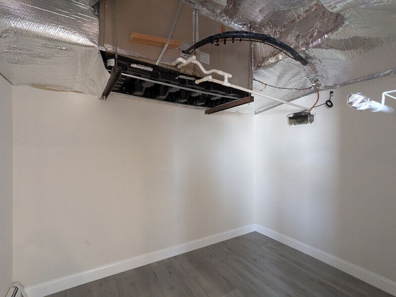 Building Photo - 684 Park Ave