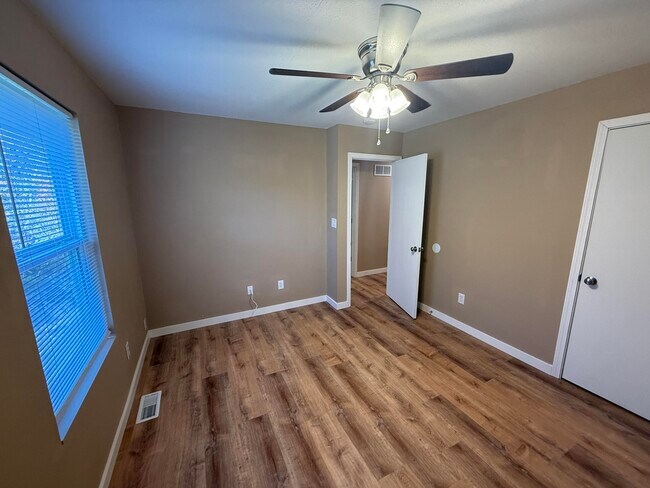 Building Photo - 1707 Hanover Blvd