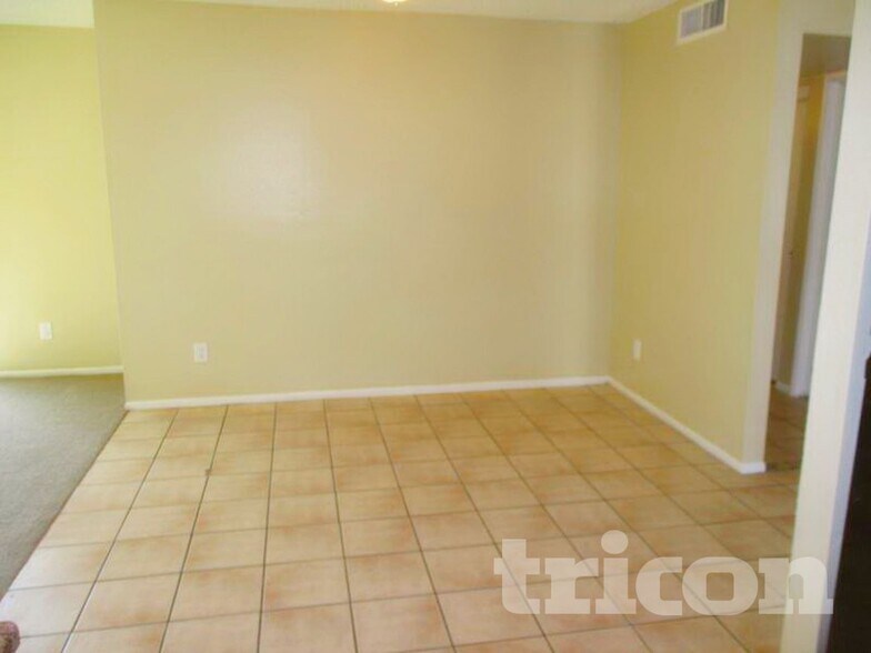 Building Photo - 11219 N 51st Dr