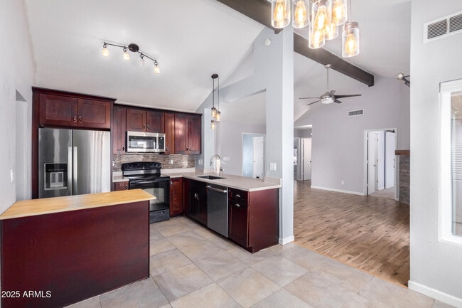 Building Photo - 2235 W Potter Dr
