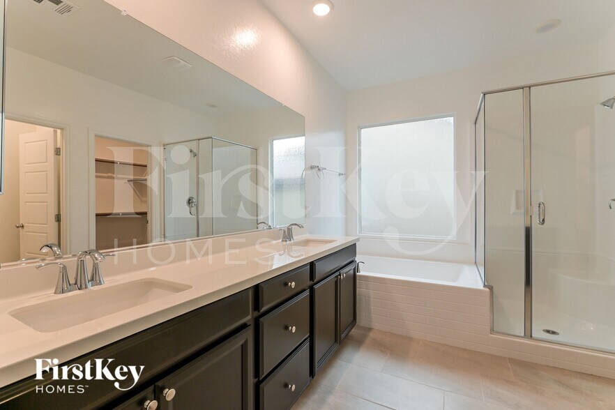 Building Photo - 6845 Greensmen Ave