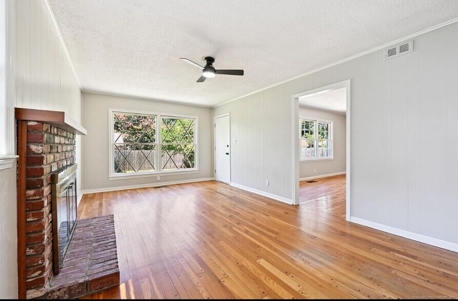 Building Photo - 4643 E 59th St