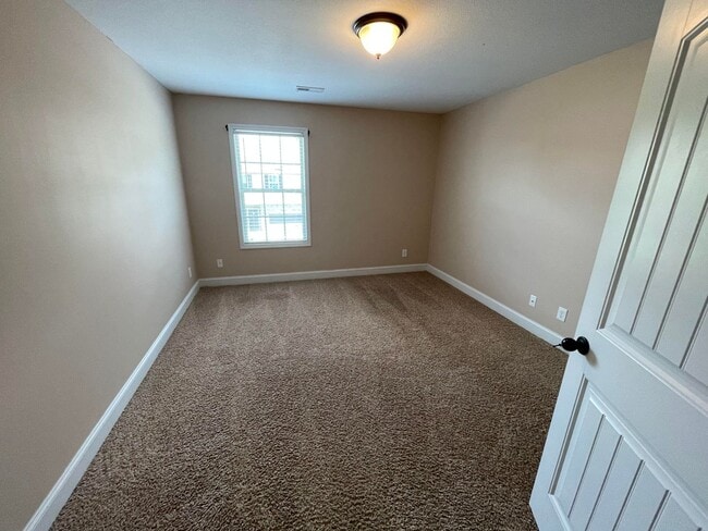 Building Photo - 7127 Deer Springs Way