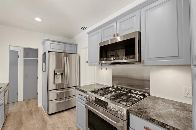 Building Photo - This beautifully updated 4-Bed, 2-Bath Home in Glenoaks Canyon is now available!