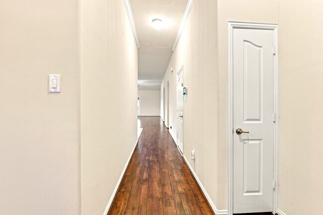Building Photo - 24418 Lakecrest Bend Dr