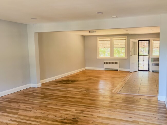 Building Photo - Charming Mid-Century Townhouse in Baltimor...