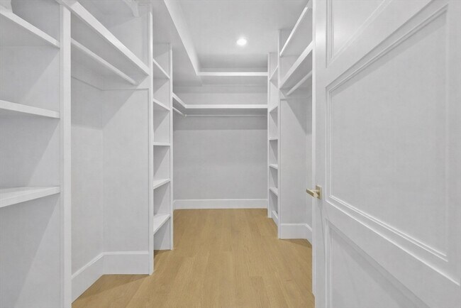 Building Photo - 377 W First St