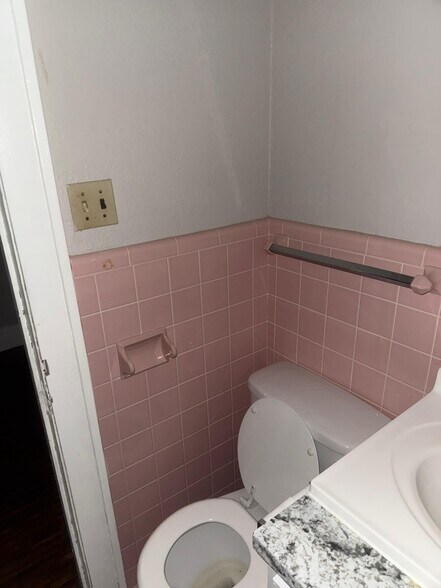 Building Photo - 3233 Chicago Ave