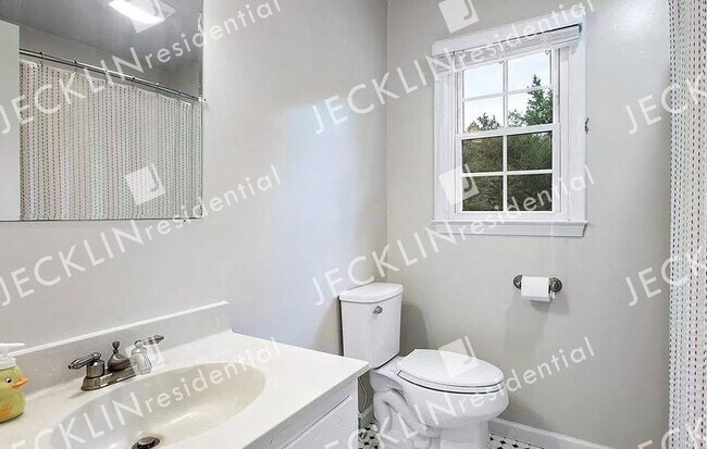 Building Photo - 9606 Tracy Ct