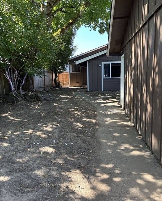 Building Photo - 4504-4506 Campbell Dr SE