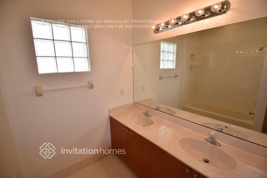 Building Photo - 8739 San Andros