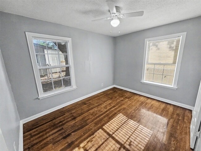 Building Photo - 1302 Westward Ave