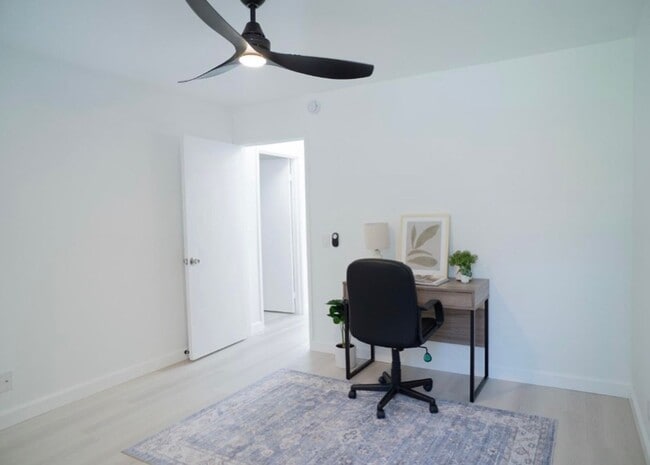 Building Photo - Island Style Living at Its Best! 2/1/1 in Makaha