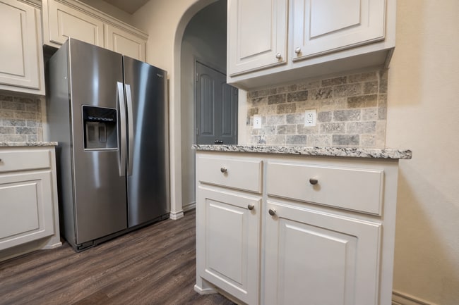 Building Photo - Natural Light Meets Modern Comfort | 3/2 In North Lubbock