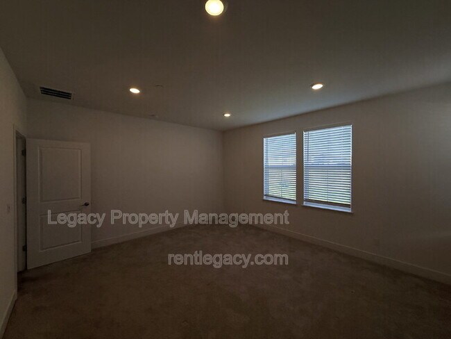 Building Photo - 8332 Taylormade Wy