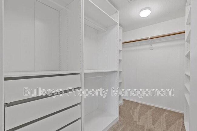 Building Photo - 1712 S Martingale Rd