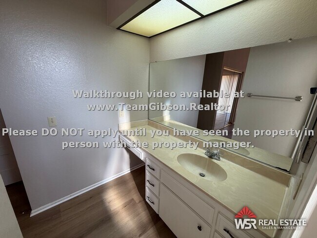 Building Photo - Victoria Ave. Home - 2 Bed / 2 Bath