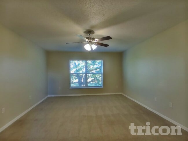 Building Photo - 426 Elgin Blvd