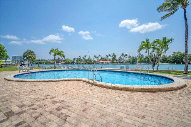 Building Photo - 9101 E Bay Harbor Dr