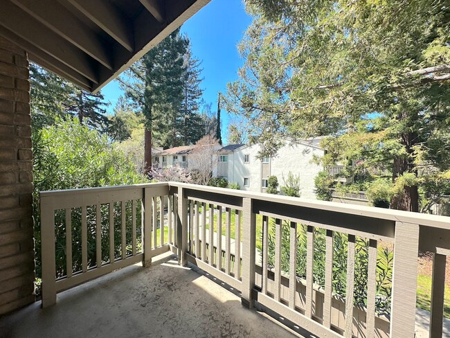 Building Photo - Saratoga 2 Bedroom Upstairs Unit in Great Complex!