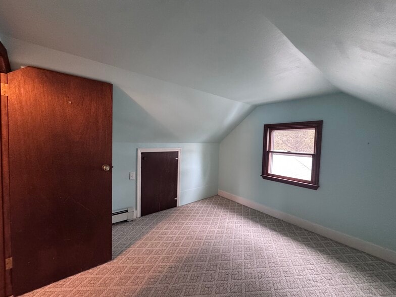 Bedroom 3 - 975 Saratoga Rd