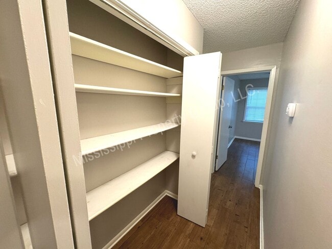 Building Photo - 3BR/2BA Home