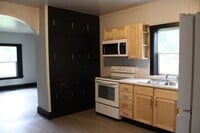 Building Photo - 218 Sabin Ave W