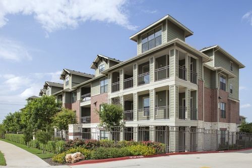 Building Photo - 9725 N Lake Creek Pkwy