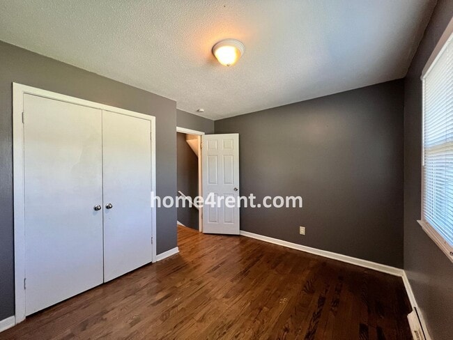 Building Photo - Attractive Lee's Summit Half Duplex w/ Lots of Natural Light and Spacious Bedrooms!