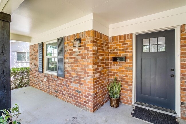 Building Photo - 1701 Larkspur Dr