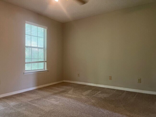 Building Photo - 600C