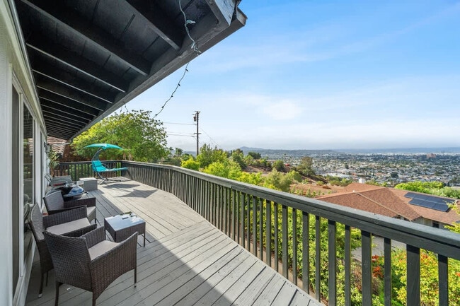 Building Photo - 5048 Bluff Pl