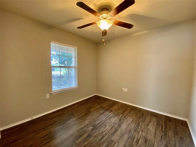 Building Photo - 5524 Kleberg Trail
