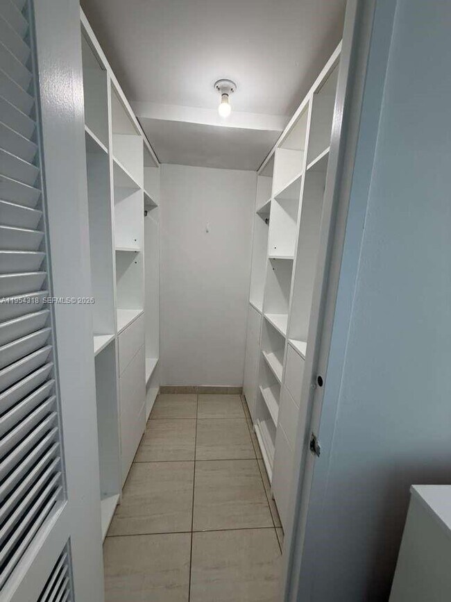 Building Photo - 5055 Collins Ave