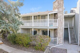 Building Photo - 940 S Walden Way