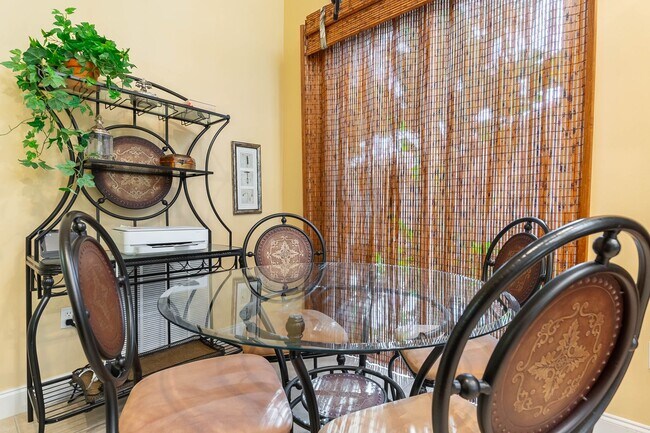 Building Photo - Beautiful 2-Bed Pool Home with Deeded Golf...