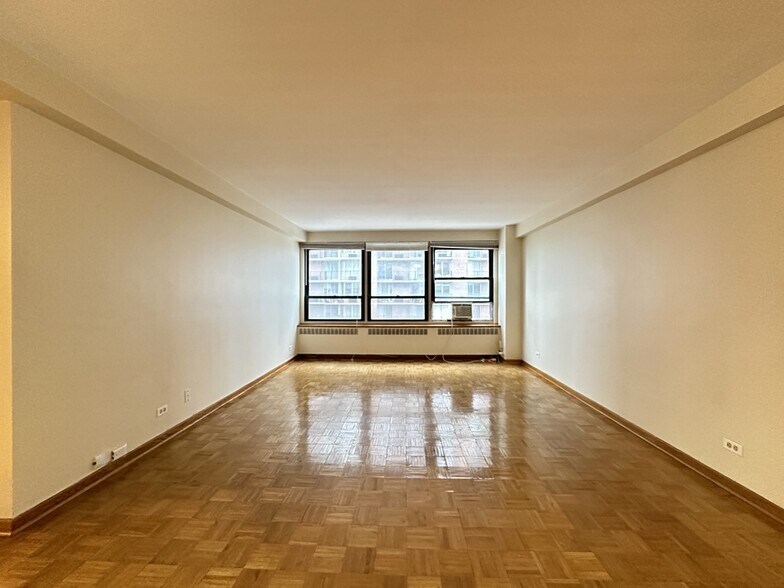 Building Photo - 4180 N Marine Dr