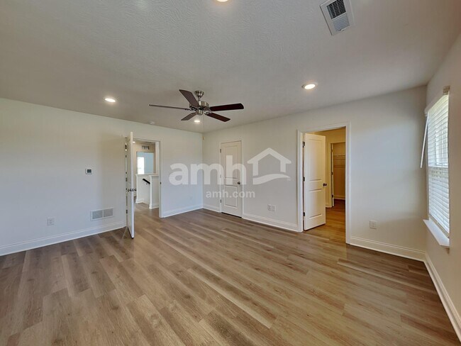 Building Photo - 9184 Henley Ave