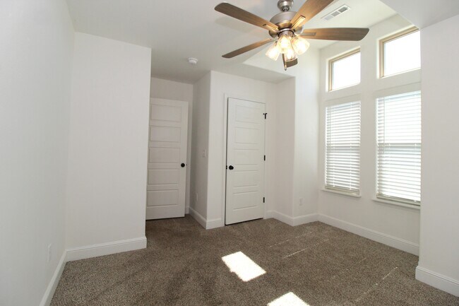 Building Photo - 1500 Ari Ave