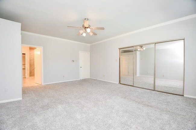 Building Photo - 8085 El Mundo St