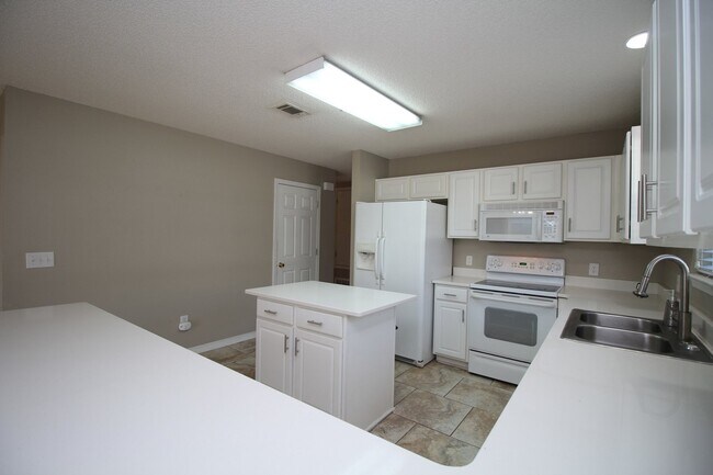 Building Photo - 2BD/2BA Patio Home Near NAS with Fenced Ya...