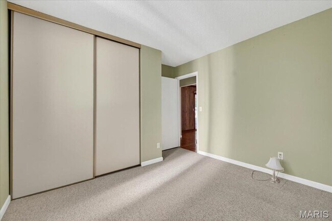 Building Photo - Welcome home to comfort and convenience in St. Peters!